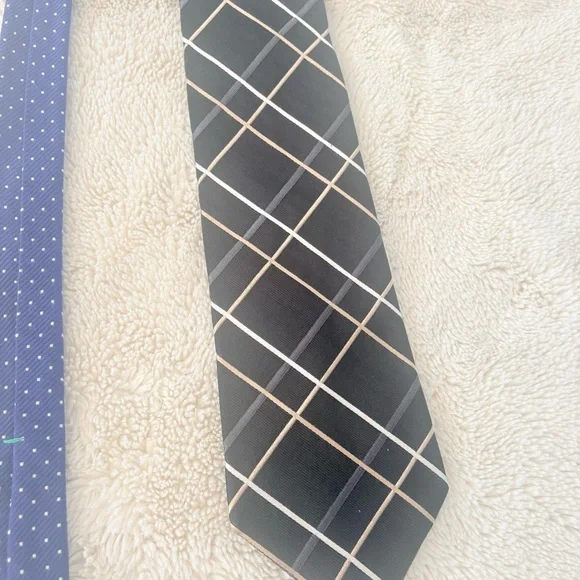 Tommy Hilfiger Silk Tie | Classic Preppy Quiet Luxury Menswear | Polka Dot Blue - Picture 6 of 10